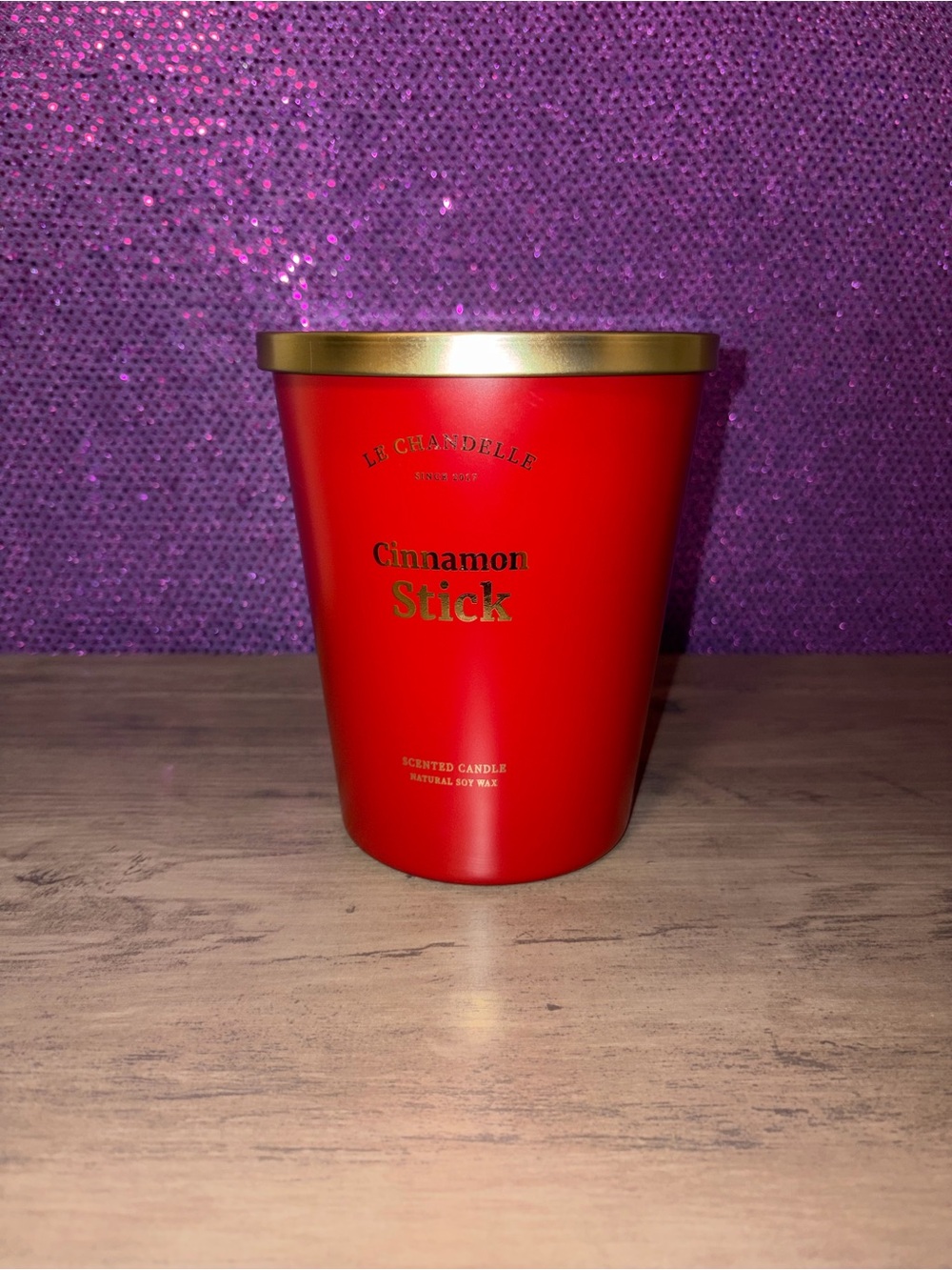30 oz Cinnamon Stick Soy Wax Candle Red Glass Jar w/ Gold Lid NWOT Home Decor